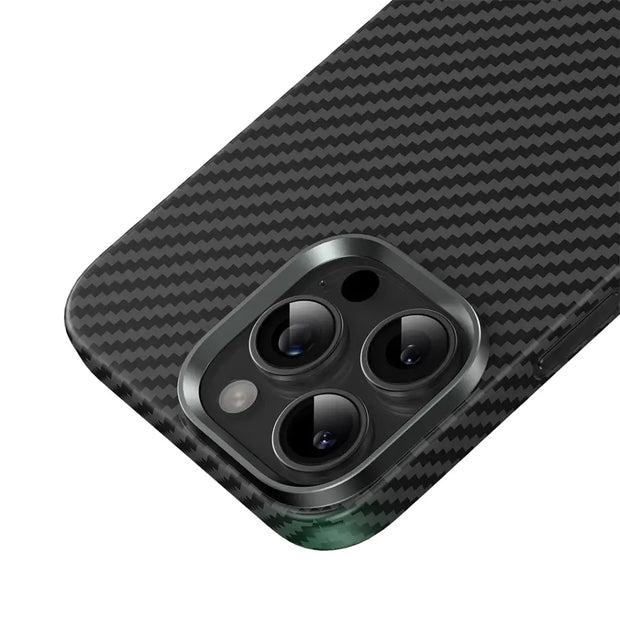 כיסוי מגנטי Green Lion MagSafe Kevlar לאייפון 16 Pro – שחור